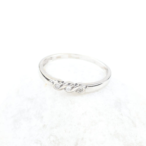 Bague 54 Bague entrelacée en or blanc 18k avec trois diamants, 0,06 ct 58 Facettes 2B-JJ