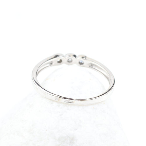 Bague 54 Bague entrelacée en or blanc 18k avec trois diamants, 0,06 ct 58 Facettes 2B-JJ