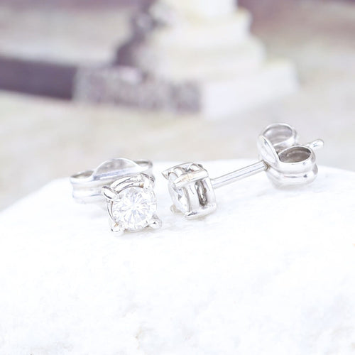 Boucles d'oreilles Boucles d’oreilles solitaires en or blanc 18 carats, diamants 0,24 ct 58 Facettes 2B-Q