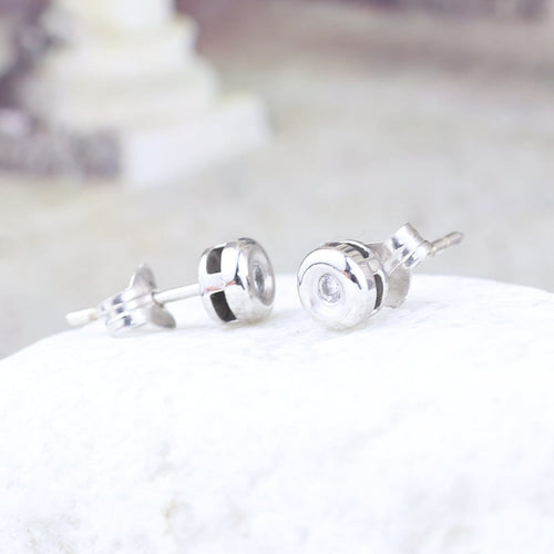 Boucles d'oreilles Boucles d’oreilles en or blanc 18k avec diamants, 0,04 ct 58 Facettes 2B-AA