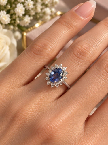 Bague 55 Bague en or blanc 750 avec saphir et halo de diamants 58 Facettes 50555