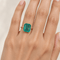 Bague 60 Bague solitaire en or jaune 18k avec émeraude naturelle de 5,80 ct 58 Facettes R0013