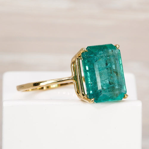Bague 60 Bague solitaire en or jaune 18k avec émeraude naturelle de 5,80 ct 58 Facettes R0013