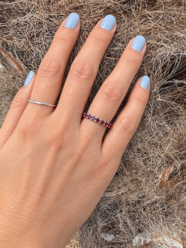 Bague 51.5 Alliance américaine en or gris 18 carats et rubis 58 Facettes 199