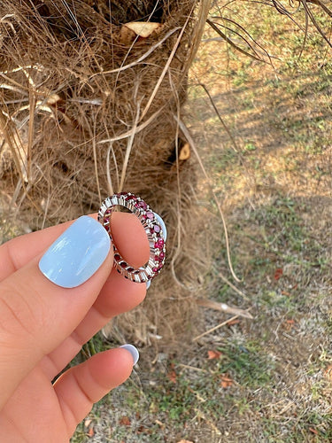 Bague 51.5 Alliance américaine en or gris 18 carats et rubis 58 Facettes 199