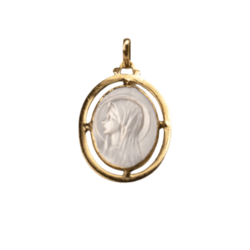 Pendentif Médaille ovale ancienne de la Vierge en nacre et or jaune 58 Facettes LMB-421