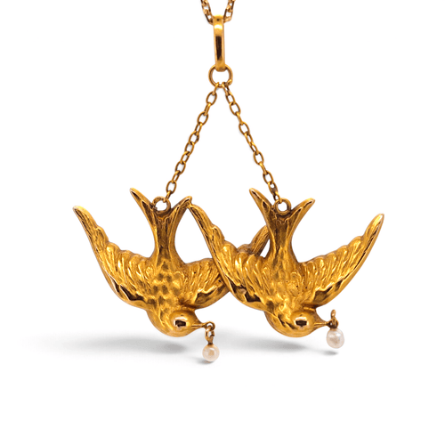Collier Collier pendentif ancien en or 18k avec deux hirondelles et perles naturelles, vers 1900 58 Facettes NE-1012