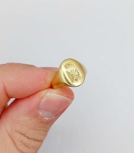 Bague 48 Chevalière antique en or 18k avec armoiries françaises et couronne de comte 58 Facettes A08055
