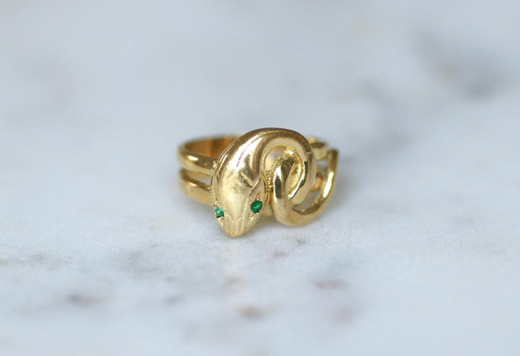 Bague 48 Bague ancienne serpent enroulé, émeraudes, or jaune 18 carats 58 Facettes