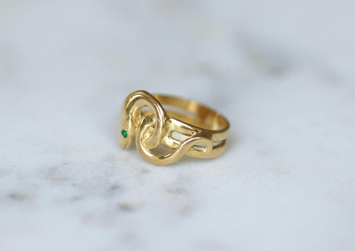 Bague 48 Bague ancienne serpent enroulé, émeraudes, or jaune 18 carats 58 Facettes