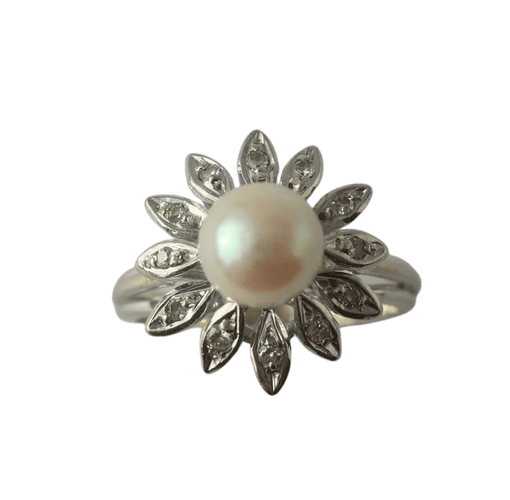Bague 49.5 Bague fleur en or blanc 18 carats, perle de culture et diamants 58 Facettes Bague