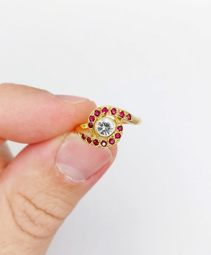 Bague 46 Bague tourbillon en or 18k, diamant et rubis, vers 1920 58 Facettes A08114