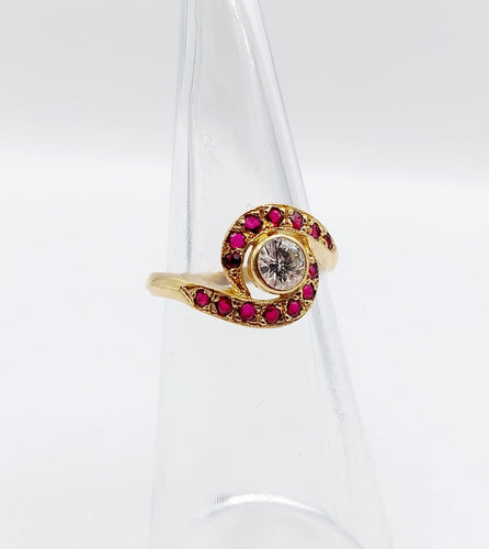 Bague 46 Bague tourbillon en or 18k, diamant et rubis, vers 1920 58 Facettes A08114