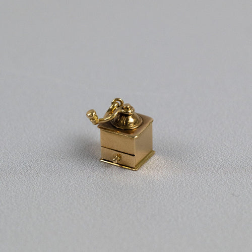 Pendentif Pendentif moulin à café vintage en or jaune 18 carats 58 Facettes