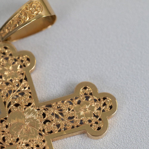 Pendentif Pendentif croix tréflée ajourée en or jaune 18 carats, 8 cm 58 Facettes