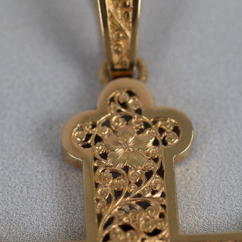 Pendentif Pendentif croix tréflée ajourée en or jaune 18 carats, 8 cm 58 Facettes