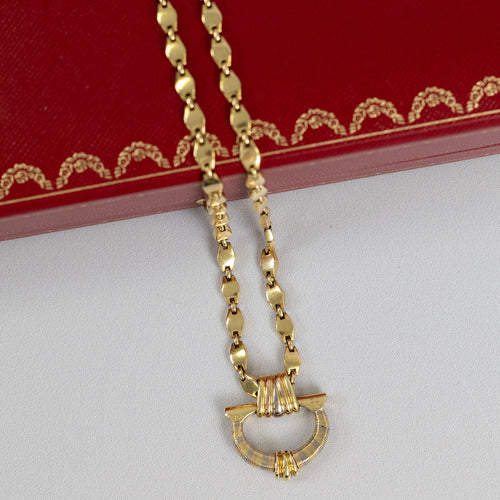 https://cdn.shopify.com/s/files/1/0940/1971/5447/files/Collier_Cartier_motif_central_de_profil.jpg?v=1793053624