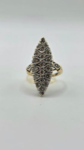 Bague 56 Bague marquise ancienne en or jaune et gris 18k, pavée de 19 diamants 58 Facettes Bague marquise