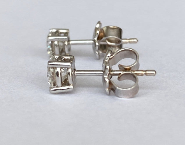 Boucles d'oreilles Boucles d’oreilles solitaires en or blanc 18 ct avec diamants 58 Facettes earrings