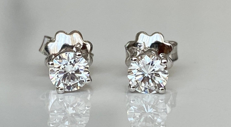 Boucles d'oreilles Boucles d’oreilles solitaires en or blanc 18 ct avec diamants 58 Facettes earrings