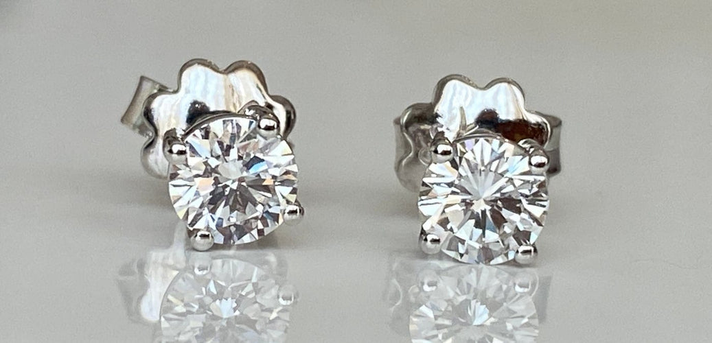 Boucles d'oreilles Boucles d’oreilles solitaires en or blanc 18 ct avec diamants 58 Facettes earrings