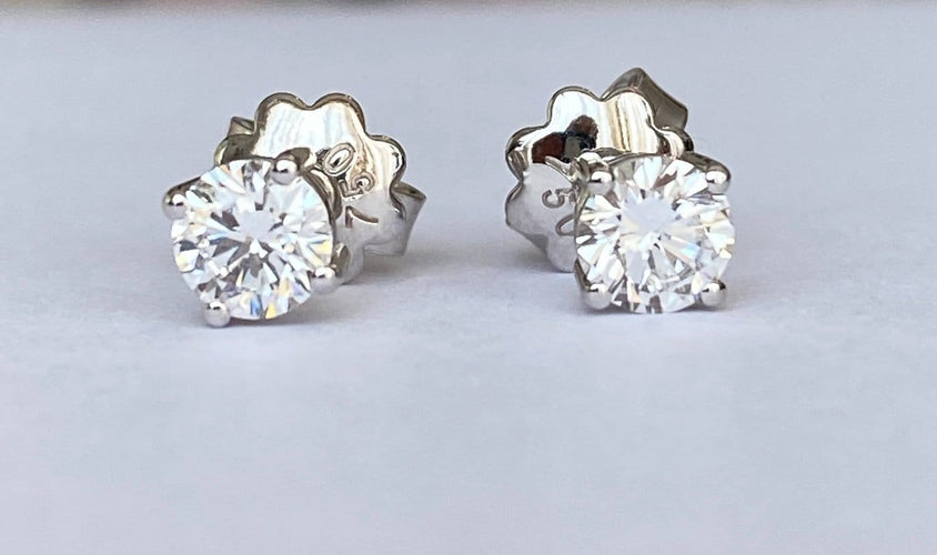 Boucles d'oreilles Boucles d’oreilles solitaires en or blanc 18 ct avec diamants 58 Facettes earrings