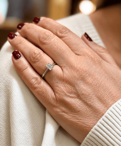 Bague 54 Bague solitaire en or blanc 18 carats, diamant taille émeraude 0,70 ct 58 Facettes 90637