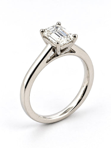 Bague 54 Bague solitaire en or blanc 18 carats, diamant taille émeraude 0,70 ct 58 Facettes 90637