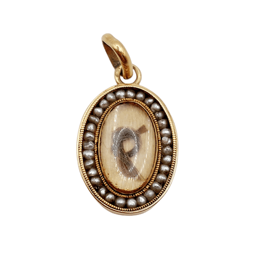Pendentif Pendentif reliquaire en or 18k, mèche de cheveux et perles, vers 1890 58 Facettes A08132