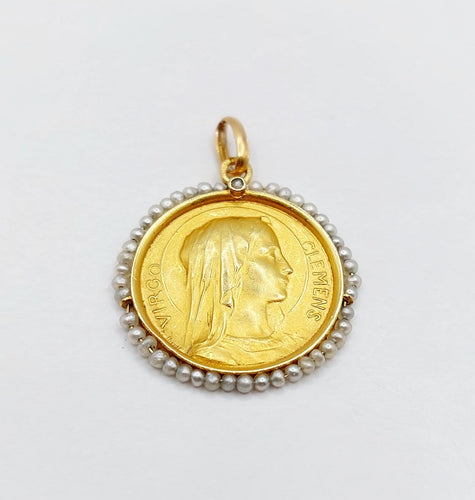 Pendentif Médaille religieuse en or 18k, Vierge Marie et perles, vers 1900, signée Émile Dropsy 58 Facettes A08136