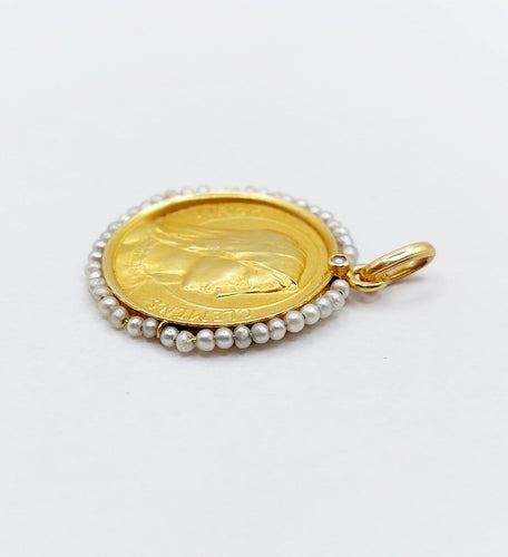 Pendentif Médaille religieuse en or 18k, Vierge Marie et perles, vers 1900, signée Émile Dropsy 58 Facettes A08136