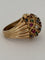 Bague 52 Bague dôme en or jaune 18k, rubis, saphirs, émeraudes et diamants 58 Facettes LOT 7906
