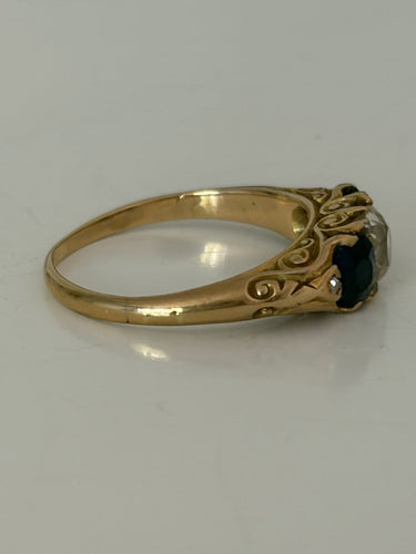 Bague 52 Bague en or jaune 18k, diamant coussin taille ancienne et saphirs 58 Facettes LOT 7895