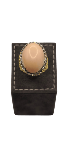 Bague 52 Bague en or jaune 18 carats sertie d’un cabochon de corail 58 Facettes 1CA0000009