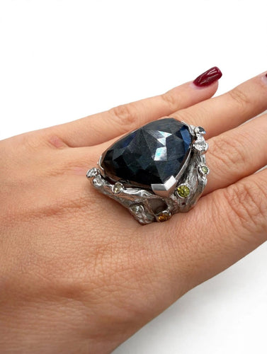 Bague 56 Bague cocktail en or blanc avec diamant noir et diamants de couleur 58 Facettes 740/26 E OC
