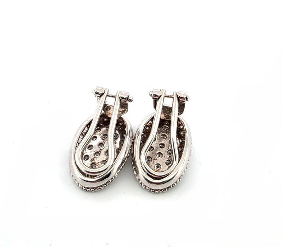 Boucles d’oreilles en or blanc 18 carats pavées de diamants 58 Facettes 1329 B OC