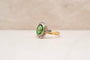 Bague 56 Bague Pompadour en or jaune et blanc 18 carats, diamants et pierre verte 58 Facettes 4225