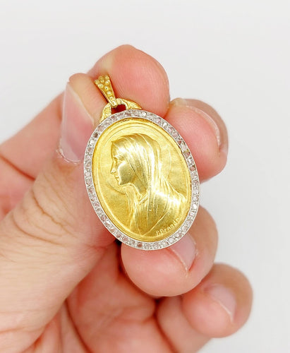 Pendentif Médaille religieuse XXL Art déco en or 18k, Vierge Marie et diamants, vers 1920 58 Facettes A07968