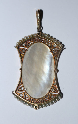 Pendentif ancien vers 1900 en nacre, or jaune 585 et platine 58 Facettes 13