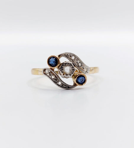 Bague ancienne en or 18k, diamants taille rose et pâtes de verre bleues 58 Facettes A07990