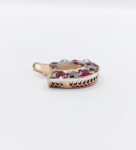 Pendentif fer à cheval, or rose 18k et argent, diamants taille ancienne, rubis synthétiques 58 Facettes A08028