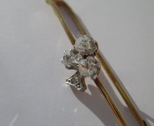 Broche Broche barrette trèfle, or jaune 18 carats, platine et diamants 0,49 ct 58 Facettes Broche