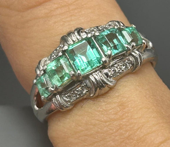 Bague 55 House of R&D - Bague sculpturale en platine 900, émeraudes colombiennes 1,20 ct et diamants 58 Facettes Anello Smeraldi Colombia