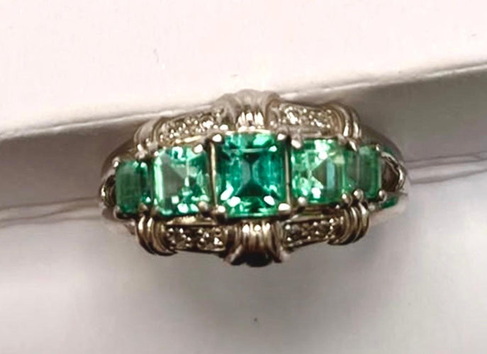 Bague 55 House of R&D - Bague sculpturale en platine 900, émeraudes colombiennes 1,20 ct et diamants 58 Facettes Anello Smeraldi Colombia