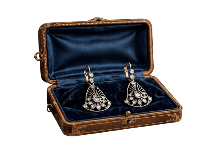 Boucles d’oreilles pendantes anciennes Art déco en or avec diamants taille rose