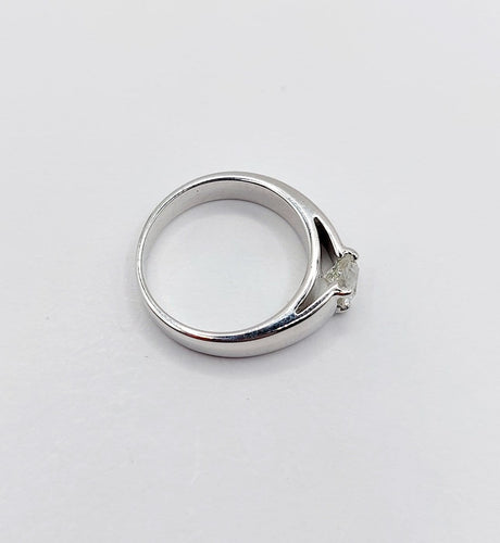Bague 54 Bague jonc bombé Art déco en or blanc 18k avec diamant taille ancienne 0,75 ct 58 Facettes A08034