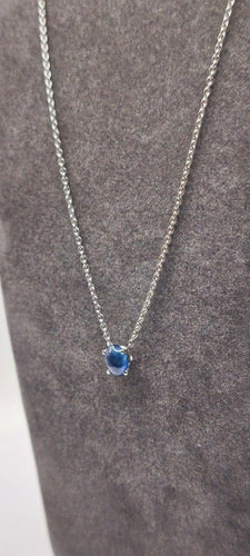 Collier Collier en or blanc 18 carats 750/1000 avec saphir cabochon bleu de Ceylan 58 Facettes 1CA0000002