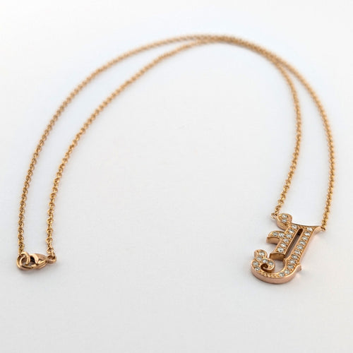 https://18carats.fr/wp-content/uploads/2026/10/38013-39525-Collier-en-or-jaune-pendentif-J-pave-de-diamants-scaled.jpg