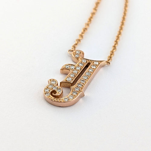 https://18carats.fr/wp-content/uploads/2026/10/38013-39527-Collier-en-or-jaune-pendentif-J-pave-de-diamants-scaled.jpg
