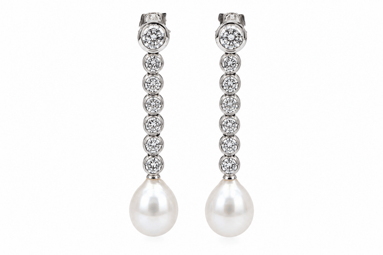 Boucles d'oreilles Boucles d’oreilles pendantes en or blanc 14 carats, diamants et perles 58 Facettes PP10